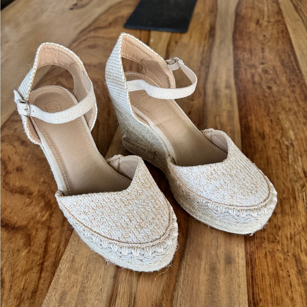 Chic Cream Espadrille Wedges